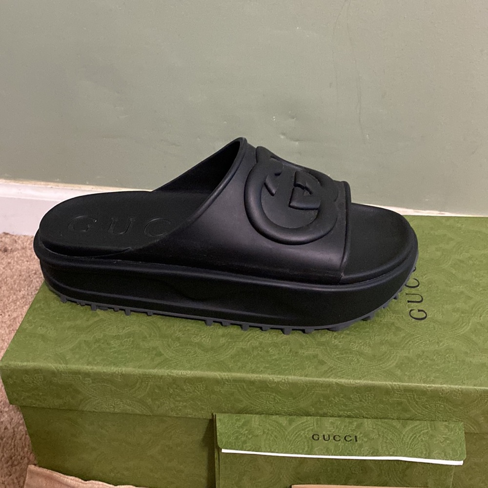 Gucci Sandal Size 10